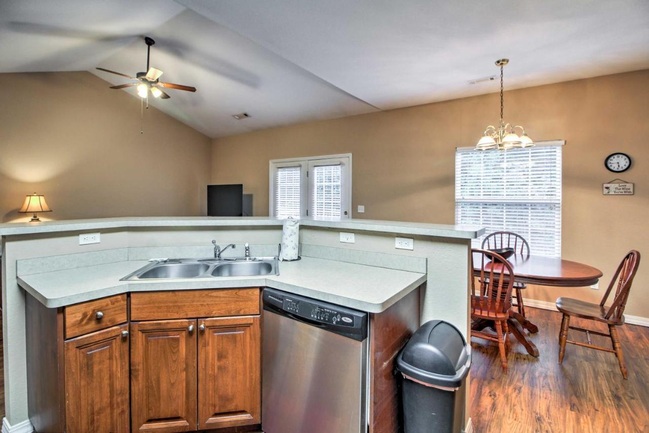 Branson Home With Deck Walk To The Strip And Creek! Zewnętrze zdjęcie